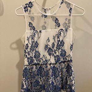 Beautiful, feminine Devlin top, Size Small